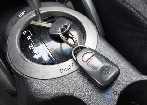 2014 Hyundai Veloster Base W/Black из США, поврежденный, VIN KMHTC6AD2EU194650